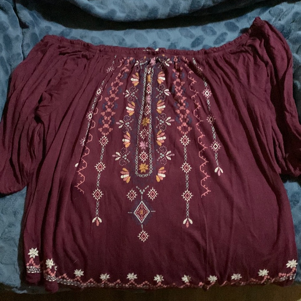 Off the shoulder long sleeve. Size XXL.